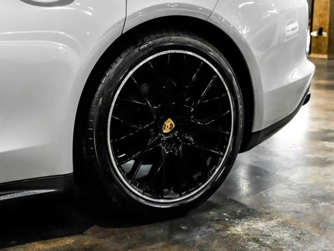 Used 2018 Porsche Panamera 4 AWD/4WD image 64