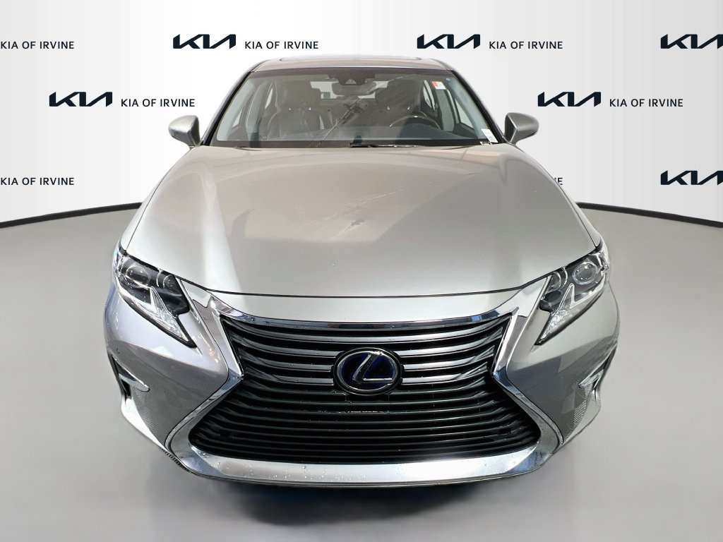Used 2016 Lexus ES 300h w/ Luxury Package w/Wood Trim FWD image 2