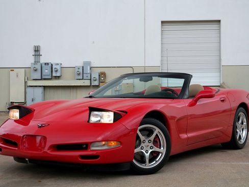 Used 2004 Chevrolet Corvette Convertible w/ Preferred Equipment Group RWD image 2