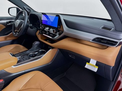 New 2026 Toyota Highlander Platinum AWD/4WD image 33