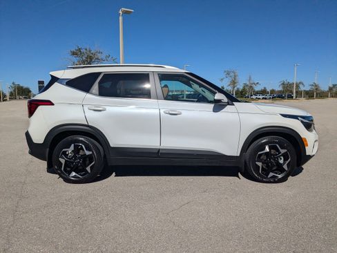 Certified 2025 Kia Seltos EX w/ EX Sunroof Package image 4