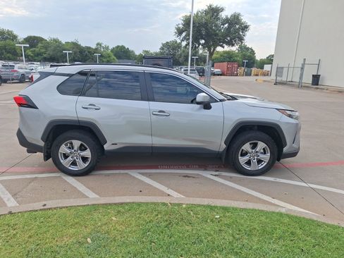 Used 2025 Toyota RAV4 XLE image 7