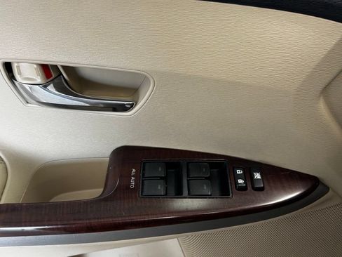 Used 2010 Toyota Venza FWD image 12