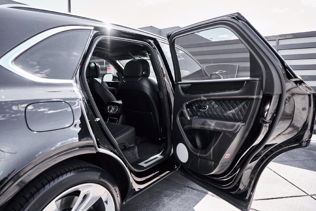 Used 2017 Bentley Bentayga AWD/4WD image 21