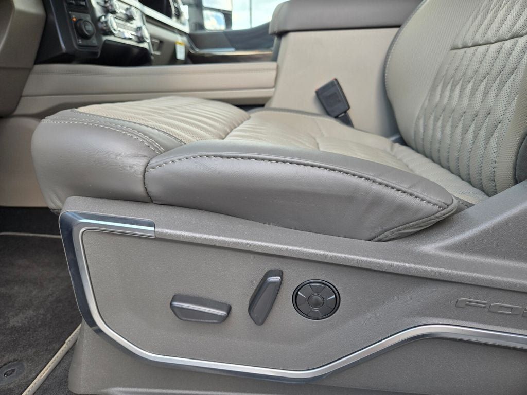 New 2026 Ford F250 Platinum w/ Platinum Plus Package AWD/4WD image 8