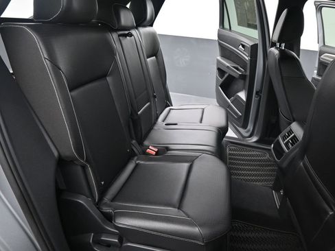 Used 2020 Volkswagen Atlas Cross Sport SE image 18