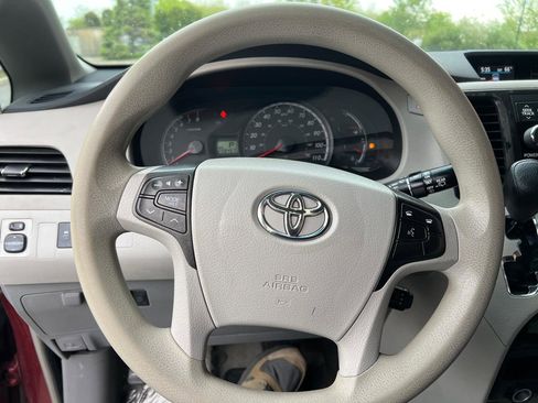 Used 2014 Toyota Sienna LE FWD image 22