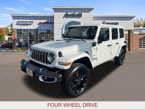 Used 2024 Jeep Wrangler Sahara 4xe image 4