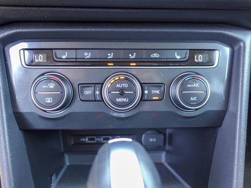Used 2019 Volkswagen Tiguan SE AWD/4WD image 16
