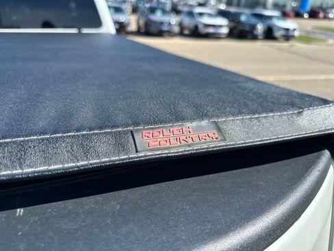 Used 2018 Nissan Titan SL w/ Midnight Edition AWD/4WD image 30