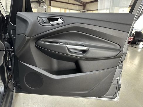 Used 2017 Ford C-MAX Energi SE image 16