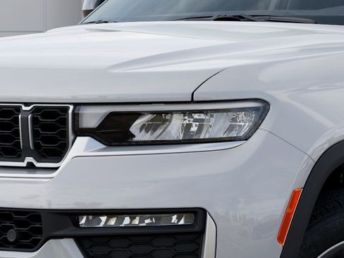 New 2026 Jeep Grand Cherokee Limited w/ Luxury Tech Group II image 10
