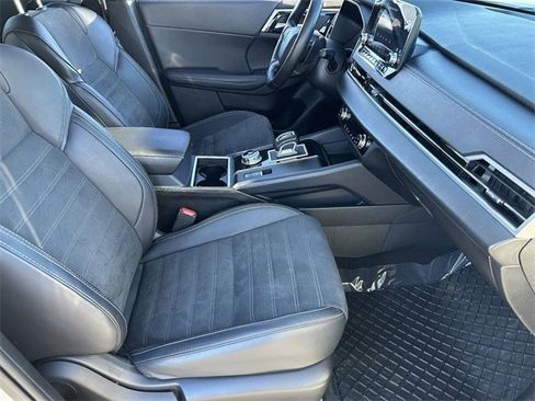 Used 2024 Mitsubishi Outlander SE image 12