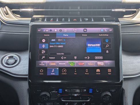 Used 2023 Jeep Grand Cherokee L Limited w/ Luxury Tech Group II AWD/4WD image 19