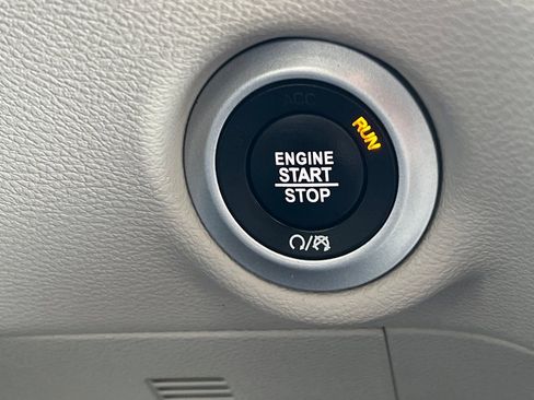 Used 2020 Chrysler Pacifica Touring-L Plus w/ Tire & Wheel Group image 25