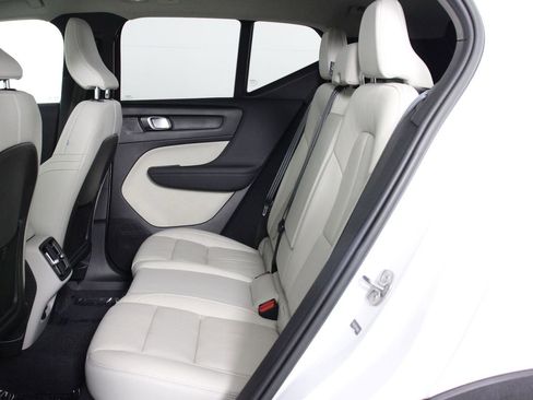 Used 2023 Volvo XC40 B5 Ultimate w/ Protection Package Premier AWD/4WD image 32