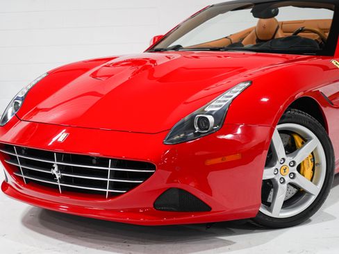 Used 2015 Ferrari California T RWD image 31