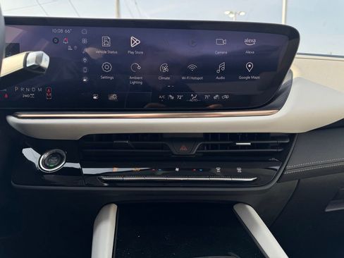 Used 2025 Buick Envision Avenir image 17