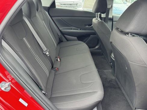 Used 2023 Hyundai Elantra SEL w/ Convenience Package image 28