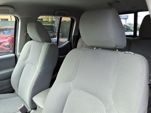 Used 2018 Nissan Frontier SV image 12