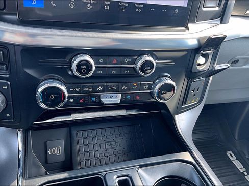 Used 2025 Ford F150 Lariat w/ Equipment Group 502A High image 32