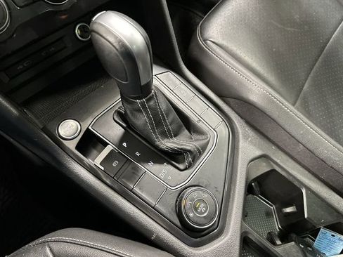 Used 2021 Volkswagen Tiguan SE image 35