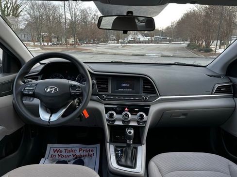 Used 2019 Hyundai Elantra SE image 28