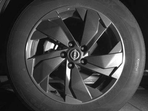 Used 2025 Nissan Rogue SV image 12