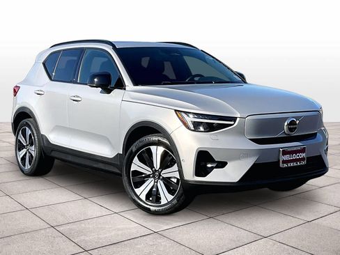 Used 2023 Volvo XC40 Recharge Plus image 2
