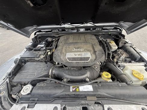 Used 2016 Jeep Wrangler Unlimited Sahara AWD/4WD image 9