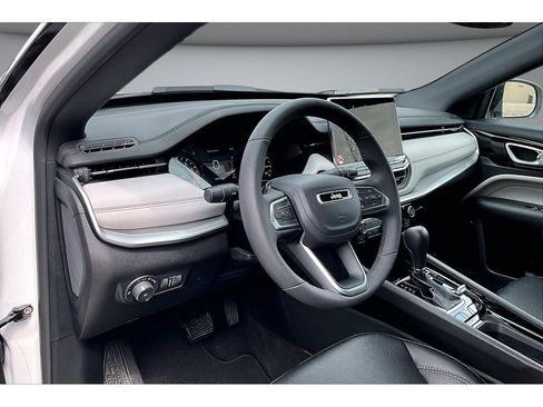 Used 2026 Jeep Compass Limited AWD/4WD image 17