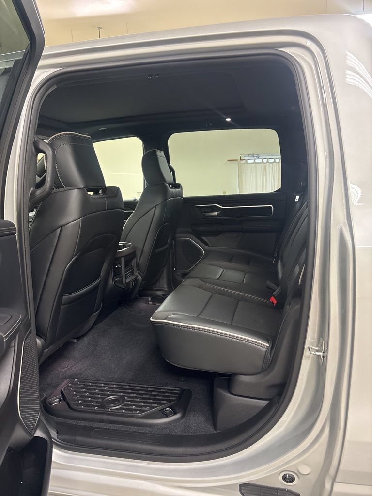 New 2026 RAM 1500 Laramie w/ Laramie Preferred Package AWD/4WD image 13