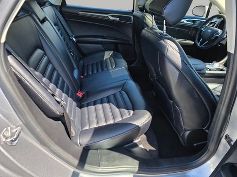 Used 2020 Ford Fusion SEL FWD image 25