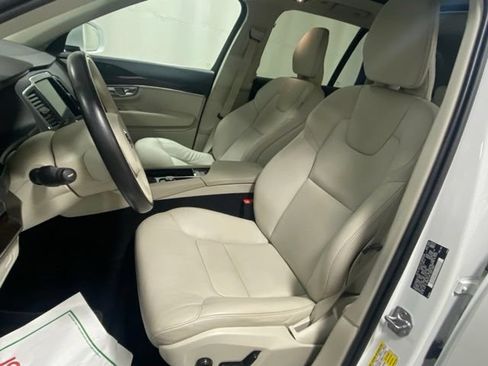 Used 2019 Volvo XC90 T5 Momentum w/ Multimedia Package AWD/4WD image 11