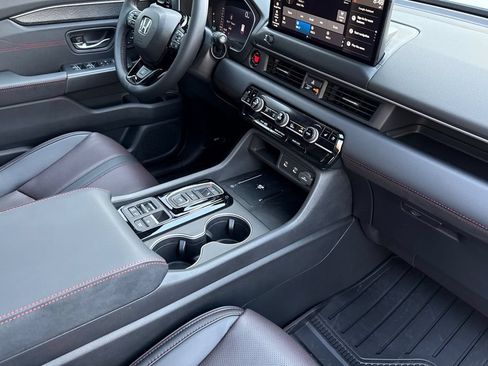 Used 2026 Honda Pilot Black Edition image 13