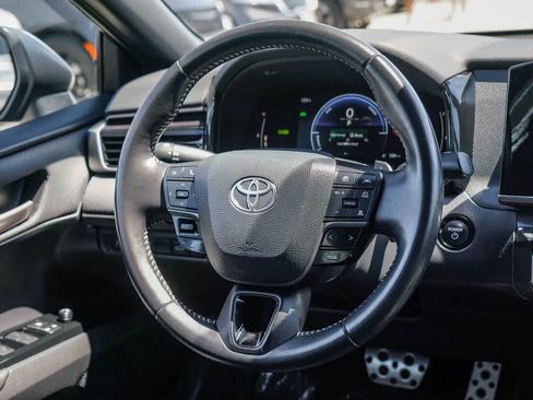 Used 2025 Toyota Camry SE FWD image 14