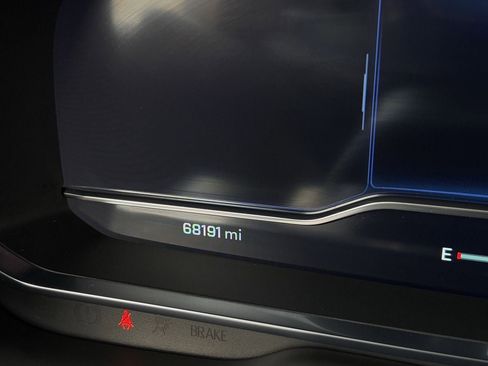 Used 2024 Chevrolet Suburban RST image 15