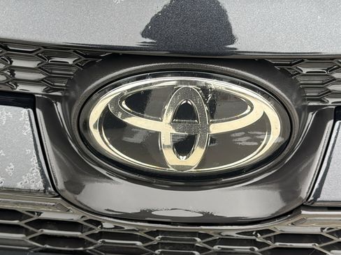 Used 2022 Toyota Corolla LE image 3