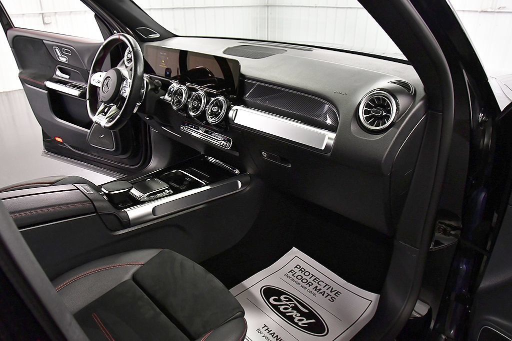 Used 2023 Mercedes-Benz GLB 35 AMG 4MATIC image 28