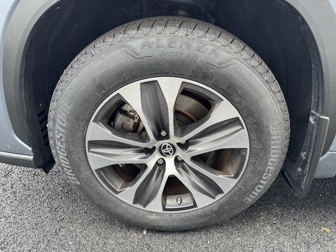 Used 2023 Toyota Highlander XLE AWD/4WD image 28
