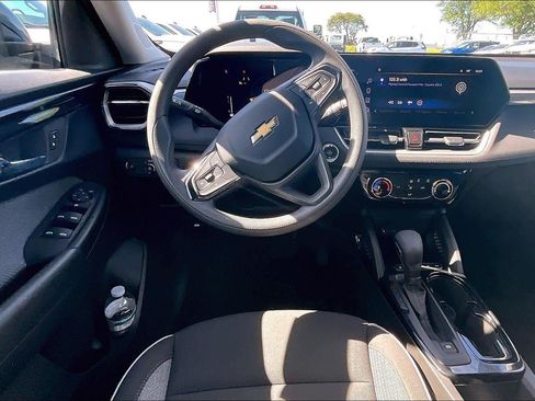 Used 2025 Chevrolet TrailBlazer LT AWD/4WD image 5