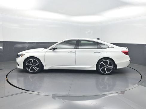 Used 2022 Honda Accord Sport image 2