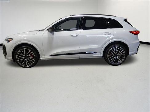 New 2026 Audi SQ5 Premium Plus image 2