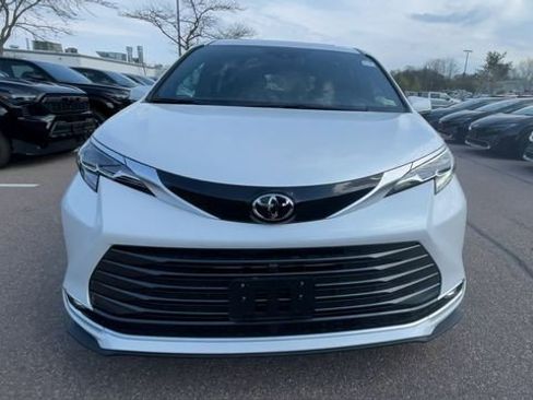 New 2026 Toyota Sienna Platinum AWD/4WD image 7