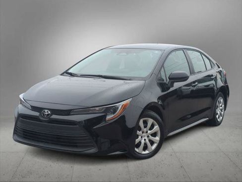 Certified 2025 Toyota Corolla LE FWD image 1