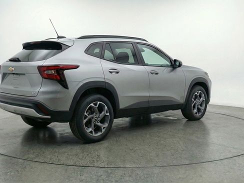 Used 2025 Chevrolet Trax LT FWD image 9