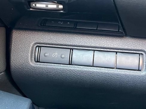 Used 2025 Nissan Pathfinder S FWD image 19