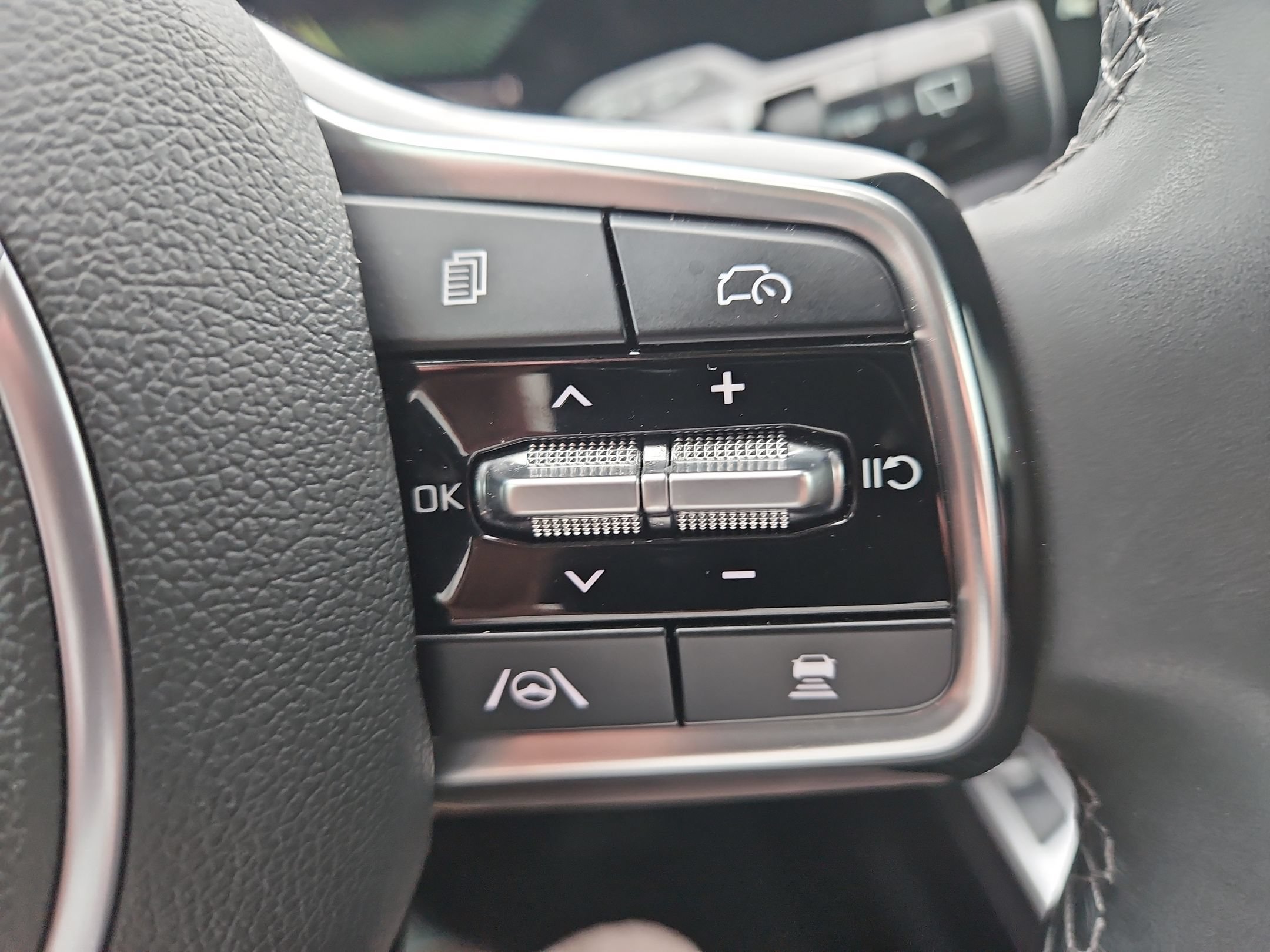 Used 2025 Kia Sorento S w/ Panoramic Sunroof Package FWD image 29