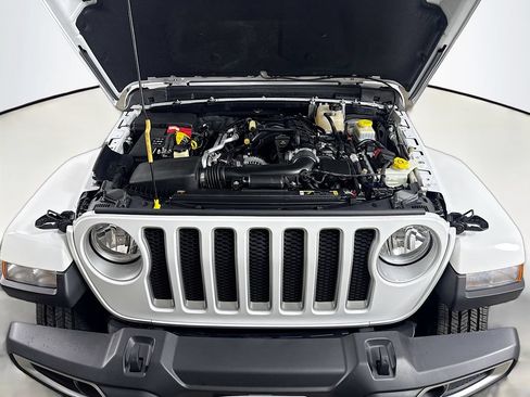 Used 2022 Jeep Wrangler Unlimited Sahara AWD/4WD image 33