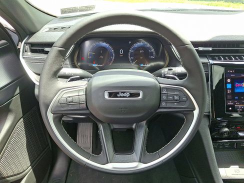 New 2025 Jeep Grand Cherokee L Altitude image 14